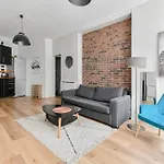 Cozy Bastille & The Marais N77